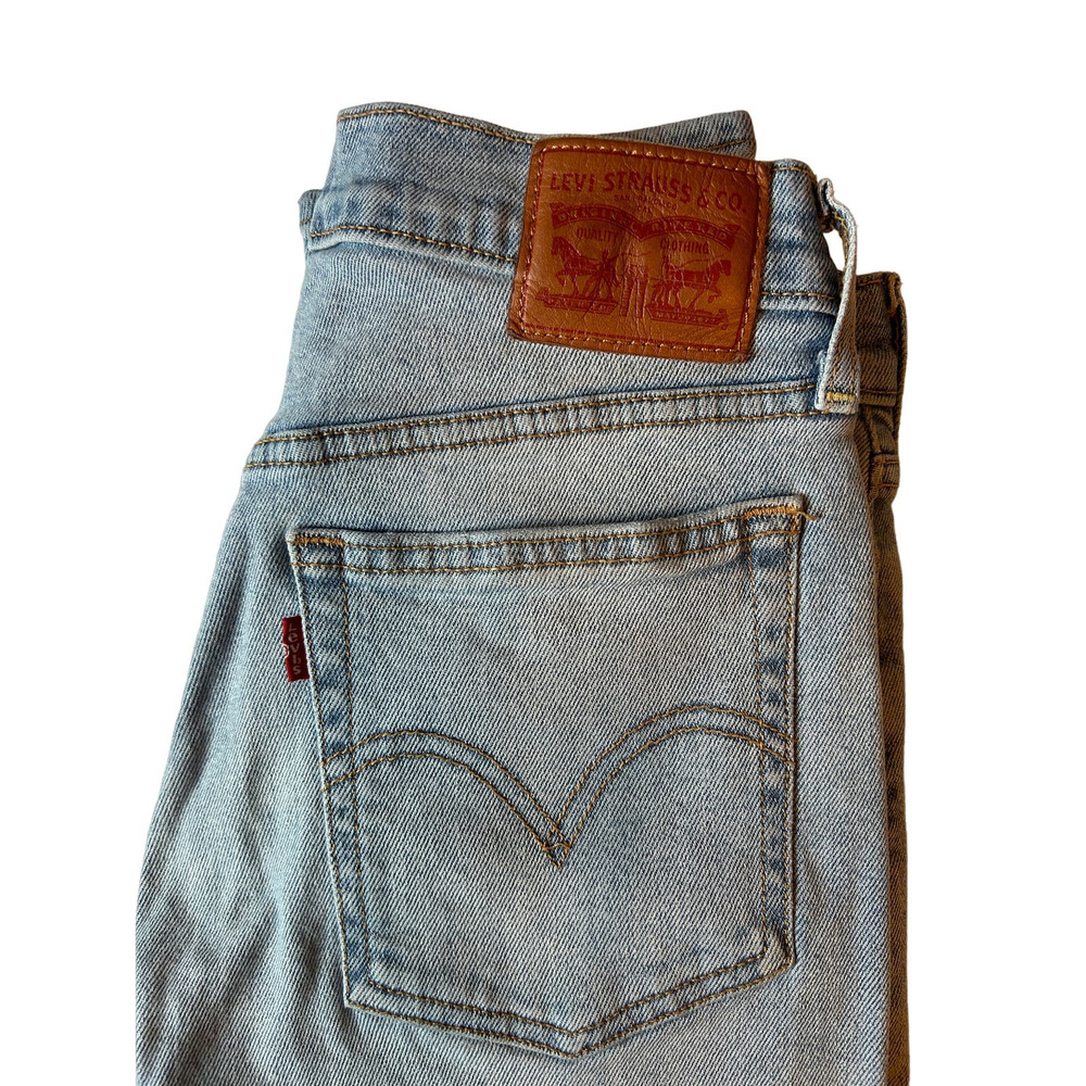 Levi’s - High-waisted, straight leg jeans (size 27)
